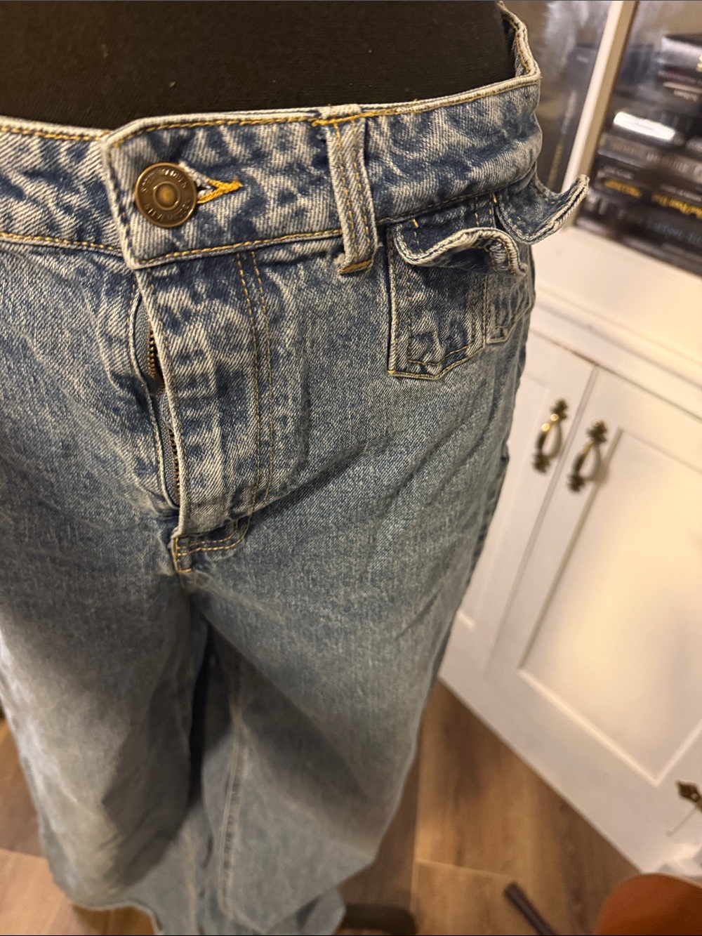 Steve Madden Women's Wide-Leg Jeans in Light Blue Wash - Picture 4 of 5